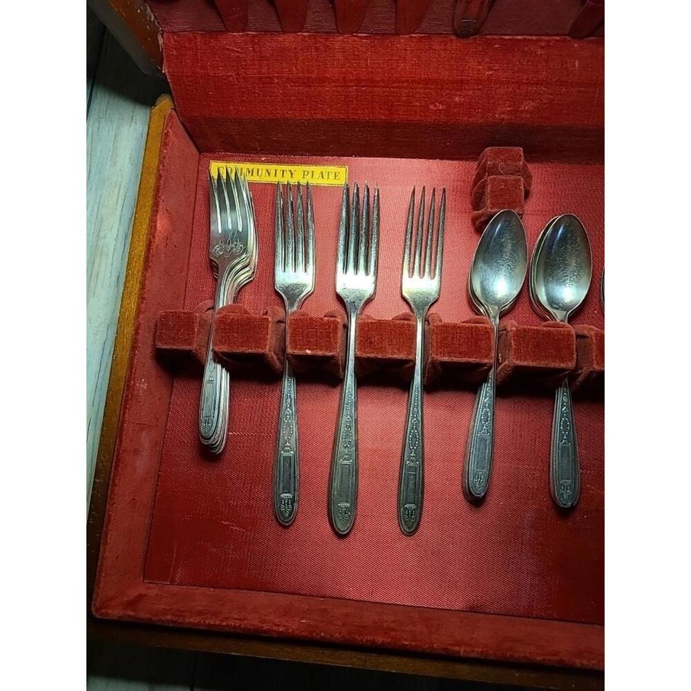 Antique Oneida Community Plate Grosvenor pattern silverplate flatware Good House